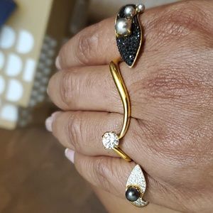 Stunning limited edition 4 fingers Swarovski gold ring.